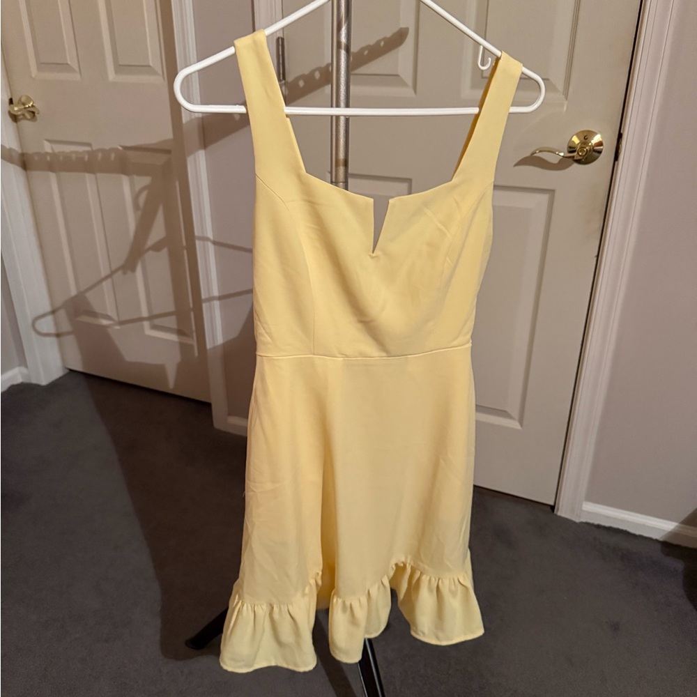 Elegant Yellow Sleeveless Dress